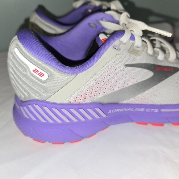 Brooks Women's Adrenaline GTS 22 Supportive Running Shoe, Size 6, LtGry/Ppl/Pnk - Picture 5 of 7